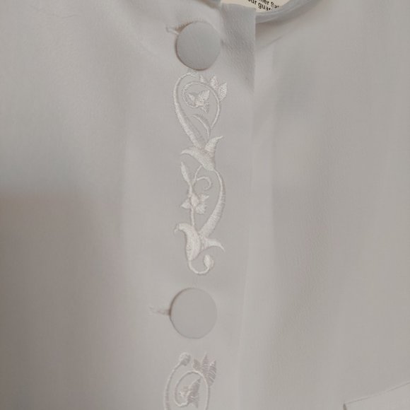 NOS W/Tag Kathie Lee White Blouse W/White Embroidery W/Side Slits On Bottom - Picture 6 of 16